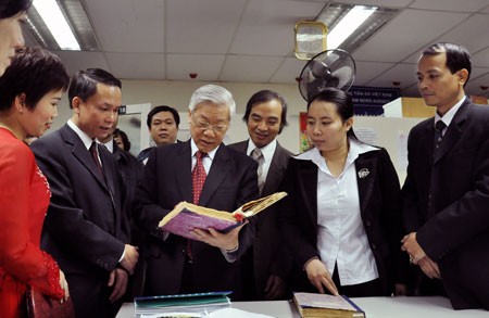 Party General Secretary pays Tet visit to the Vietnam News Agency - ảnh 1